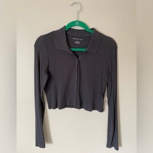 American Eagle Cropped Long-Sleeve Top in Dark Gray